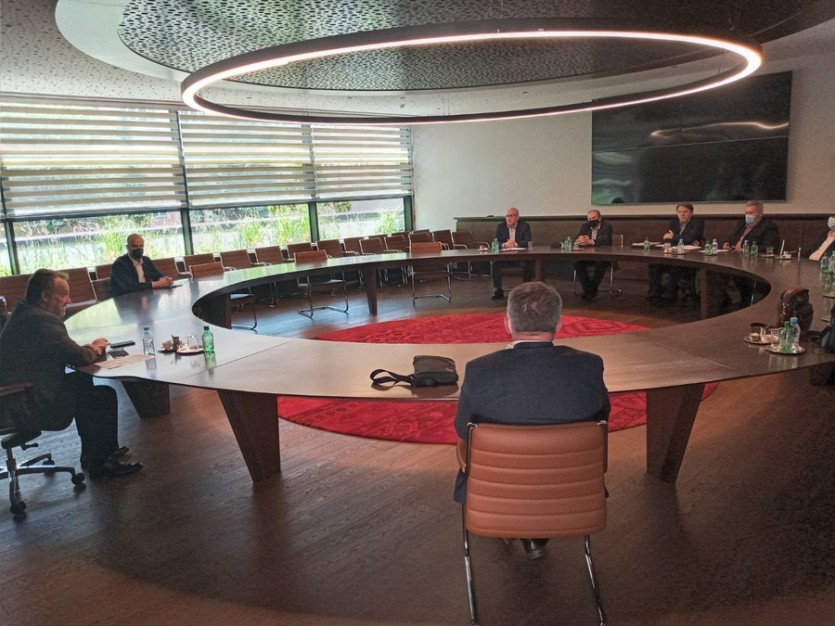 Zajednička delegacija Saveza RVI paraplegičara FBiH i Udruženja generala Bosne i Hercegovine razgovarali sa predsjedavajućim Doma naroda Parlamentarne skupštine Bosne i Hercegovine, gospodinom Bakirom Izetbegovićem