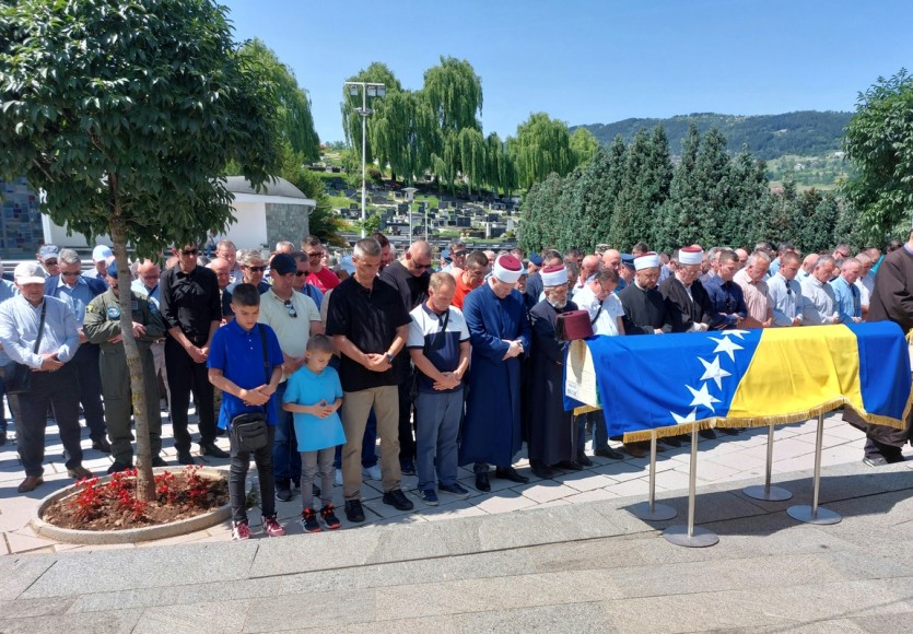 Obavljena dženaza i ukop preminulog generala Salke Begića