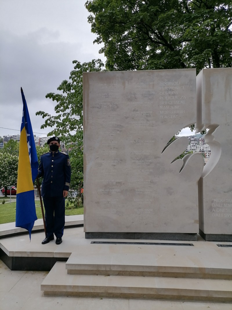 Otkriven spomenik poginulim pripadnicima Odreda za specijalne namjene "Lasta"1