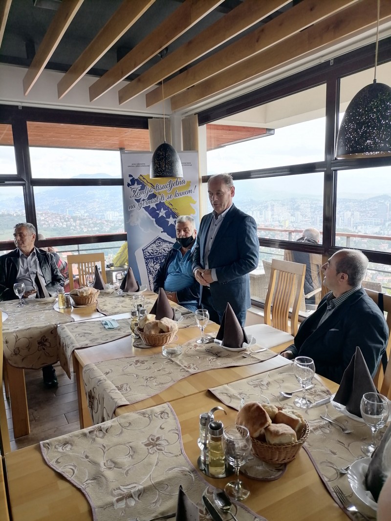 Članovi Udruženja generala Bosne i Hercegovine na brdu Žuč10